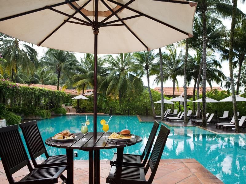 Avillion Port Dickson Hotel Kültér fotó Pool at the hotel