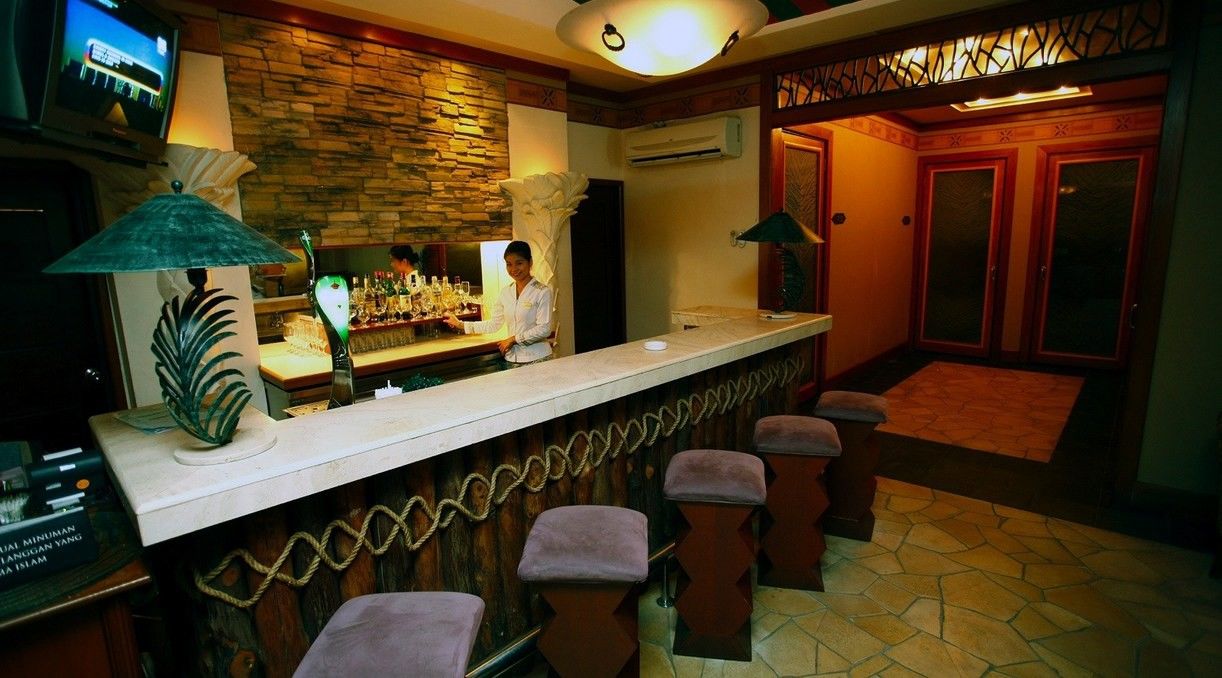 Avillion Port Dickson Hotel Kültér fotó A bar in a hotel