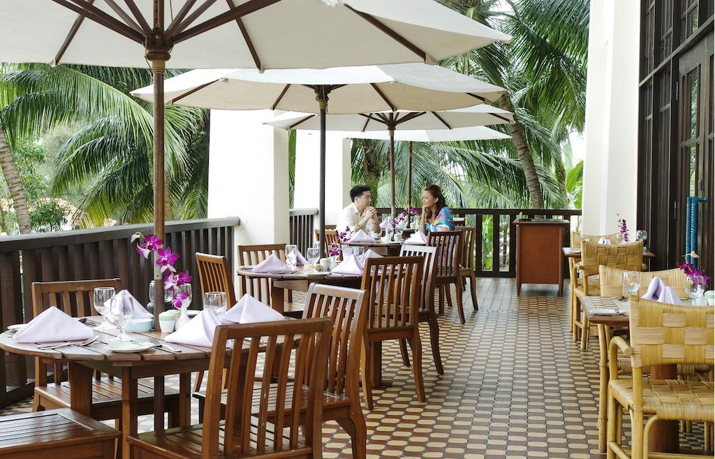 Avillion Port Dickson Hotel Kültér fotó The restaurant at the hotel