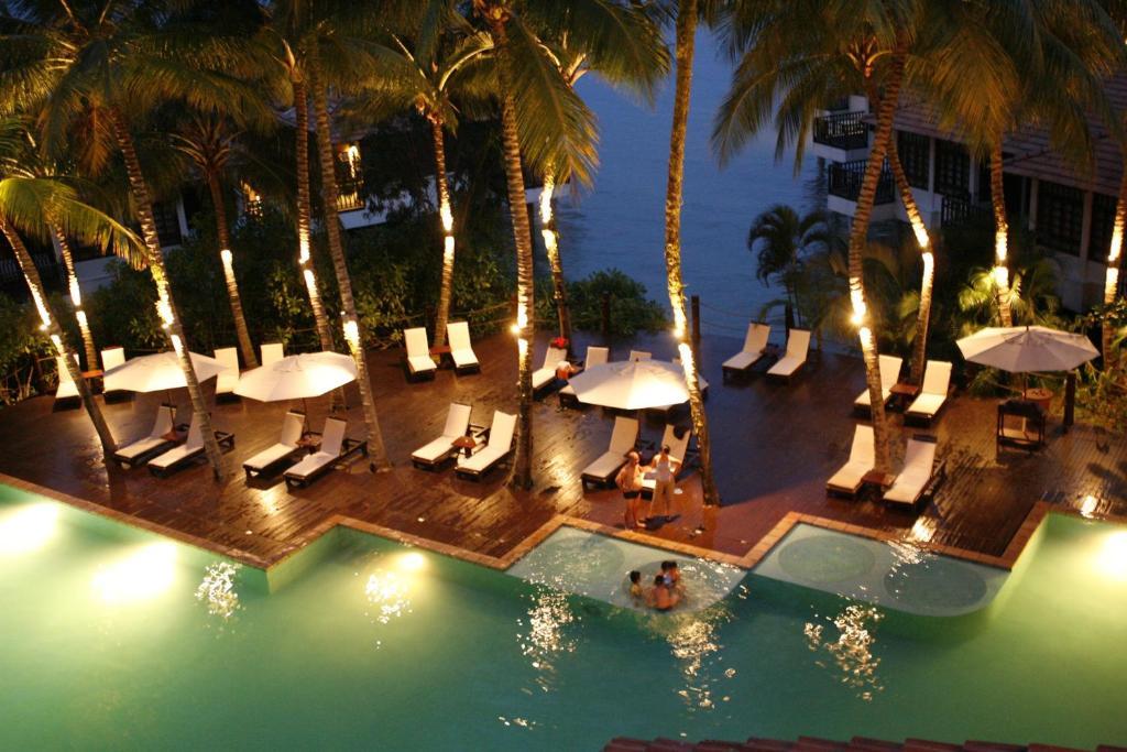 Avillion Port Dickson Hotel Kültér fotó The pool at the resort