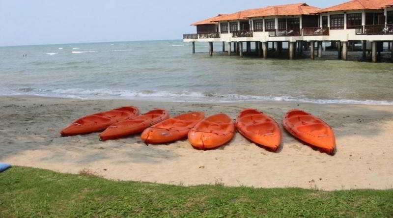 Avillion Port Dickson Hotel Kültér fotó Kayaks at the beach