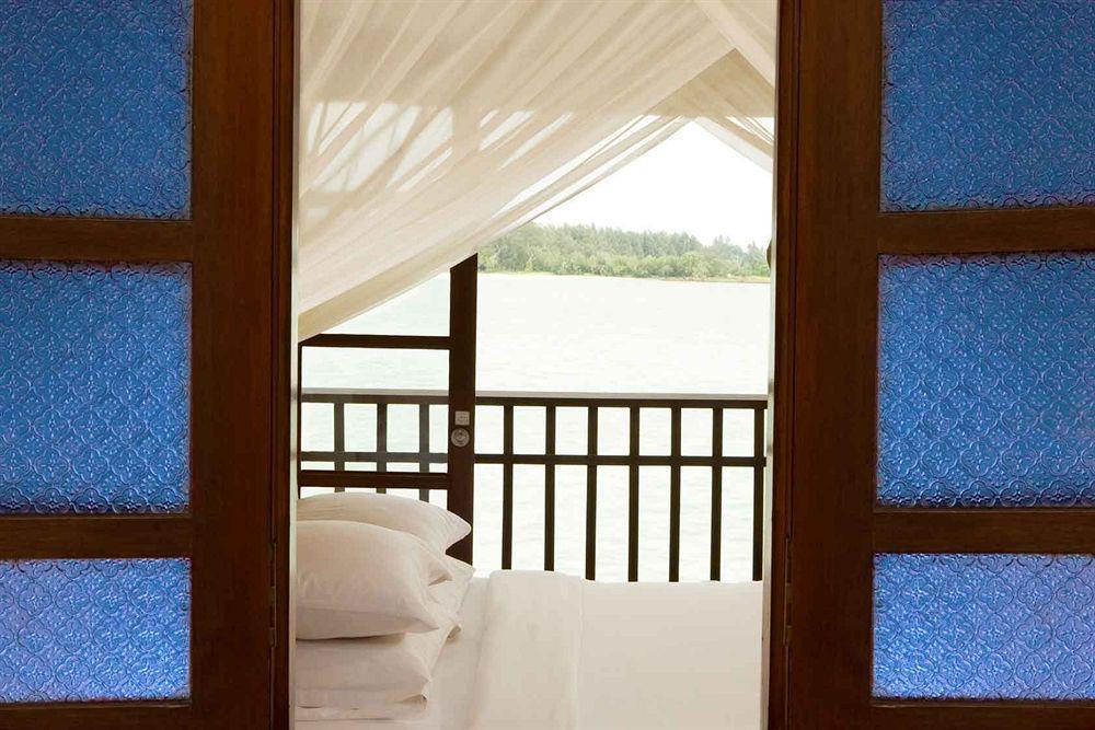 Avillion Port Dickson Hotel Kültér fotó A view of the river from a guest room